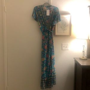 Long Green floral wrap dress. Low cut Vneck 💕